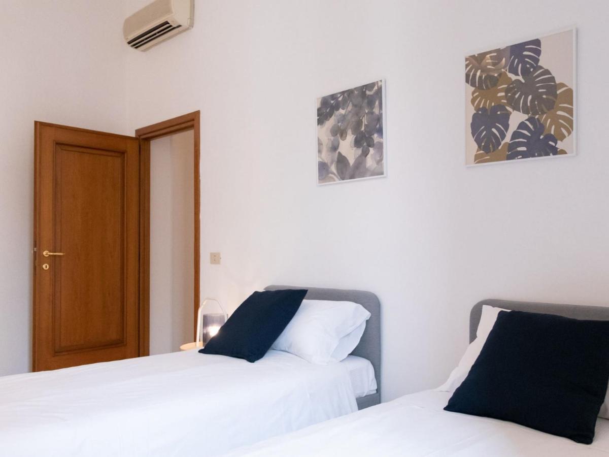 The Best Rent - Lovely Two-Bedroom Apartment Near Termini Station 罗马 外观 照片